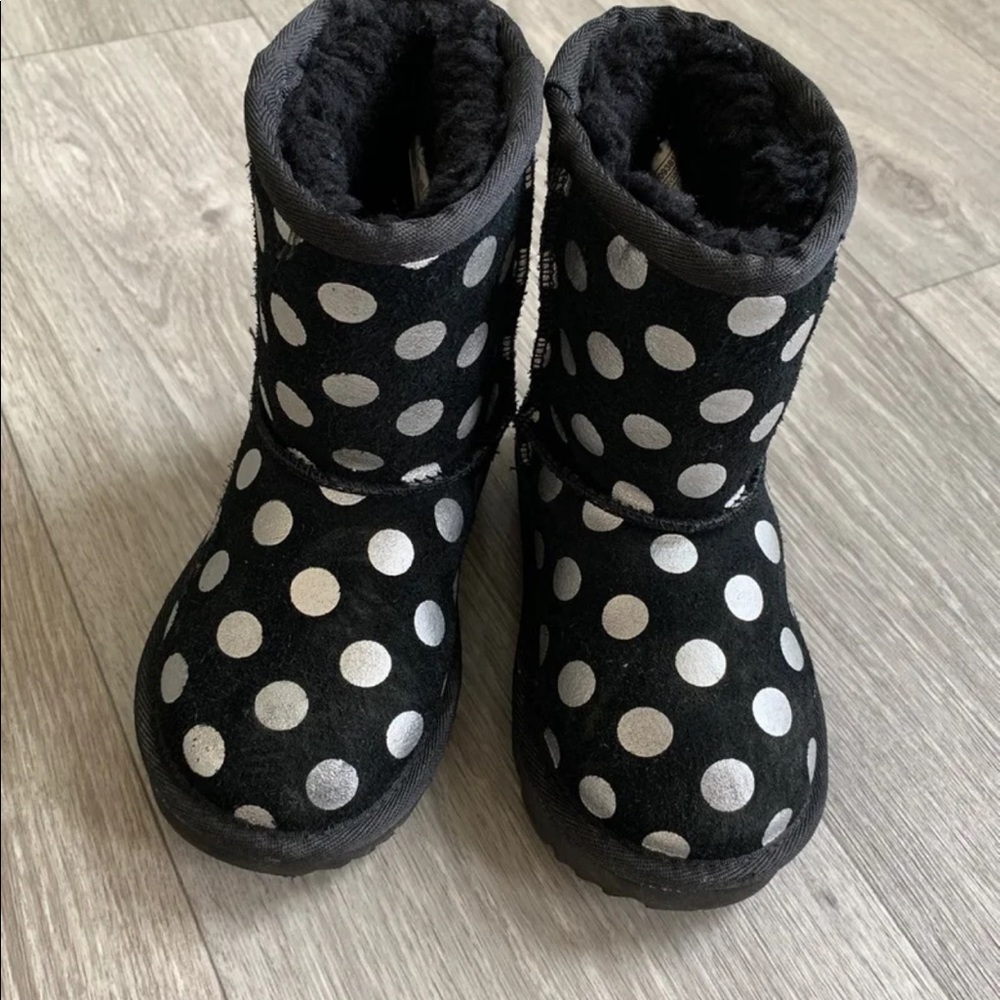 Like New size toddler 8 authentic uggs